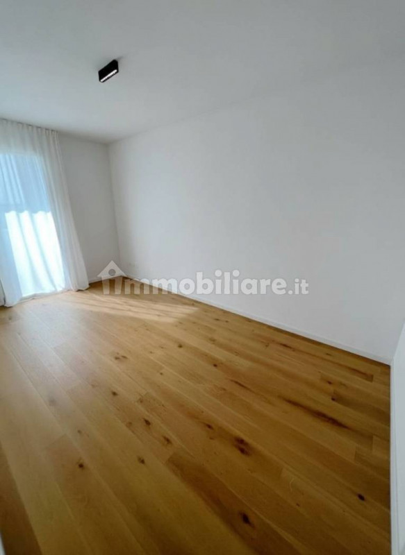 Porta Trento Nuovo appartamento  4 camere da letto e con 2 garage


In un'area residenziale carat...