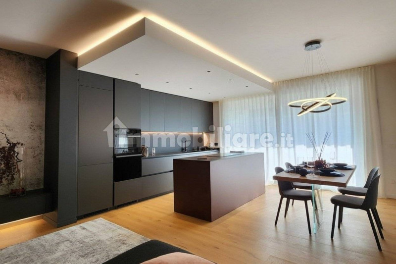 Porta Trento Nuovo appartamento  4 camere da letto e con 2 garage


In un'area residenziale carat...