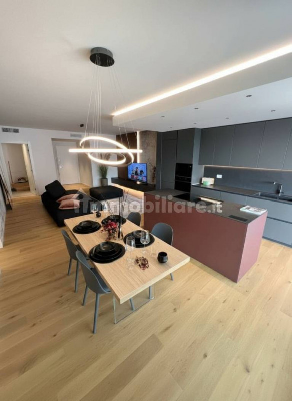 Porta Trento Nuovo appartamento  4 camere da letto e con 2 garage


In un'area residenziale carat...