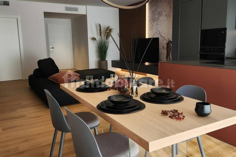 Porta Trento Nuovo appartamento  4 camere da letto e con 2 garage


In un'area residenziale carat...