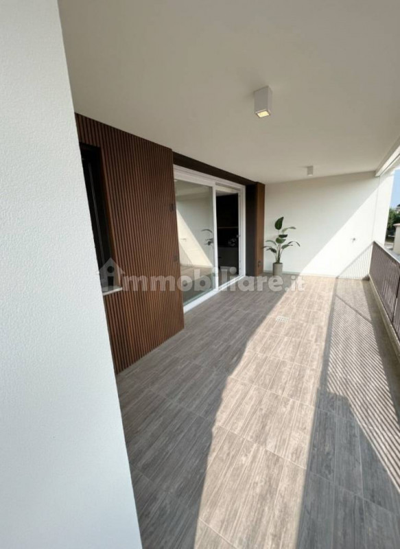 Porta Trento Nuovo appartamento  4 camere da letto e con 2 garage


In un'area residenziale carat...