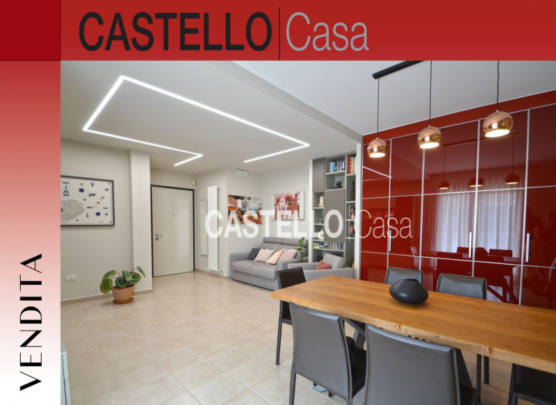 Splendido attico situato nel centro di Castelfranco Veneto. Con una superficie di 110 mq, l'immob...