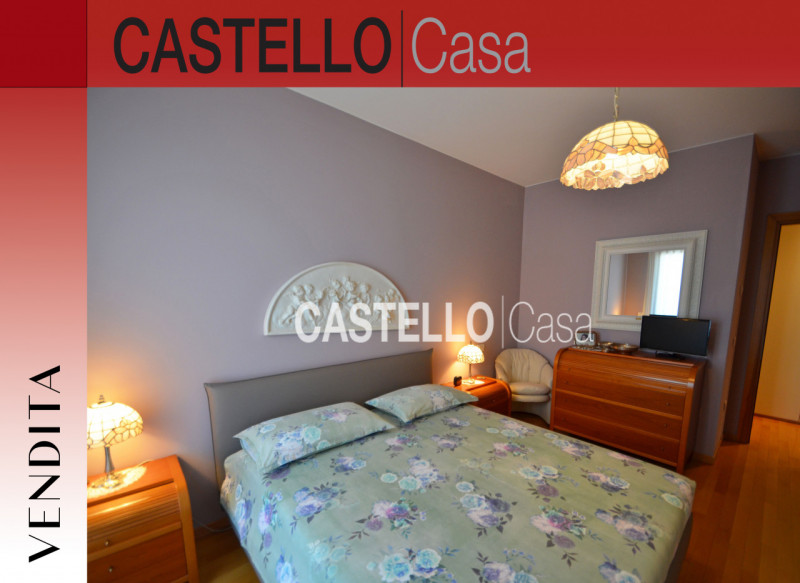 Splendido attico situato nel centro di Castelfranco Veneto. Con una superficie di 110 mq, l'immob...