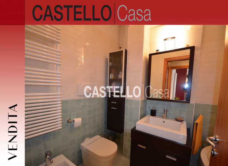 Splendido attico situato nel centro di Castelfranco Veneto. Con una superficie di 110 mq, l'immob...