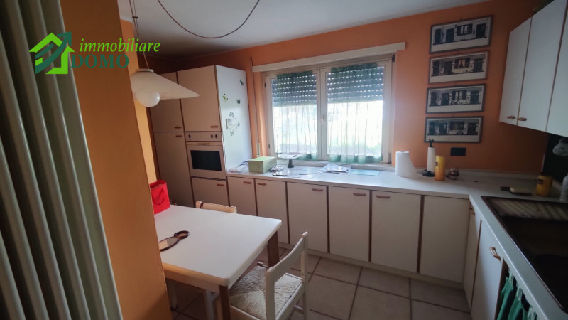 Scopri questa incantevole casa a schiera situata nel cuore di Poleo, una delle zone più ricercate...