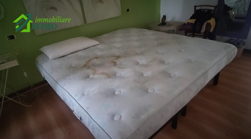 Scopri questa incantevole casa a schiera situata nel cuore di Poleo, una delle zone più ricercate...