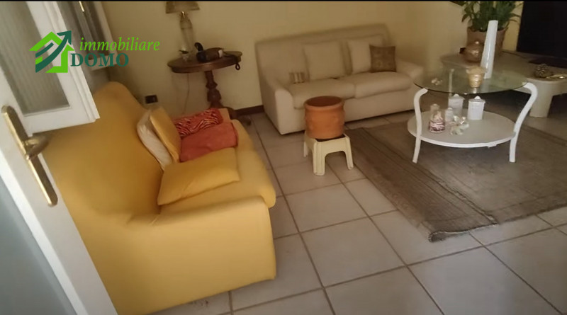 Scopri questa incantevole casa a schiera situata nel cuore di Poleo, una delle zone più ricercate...