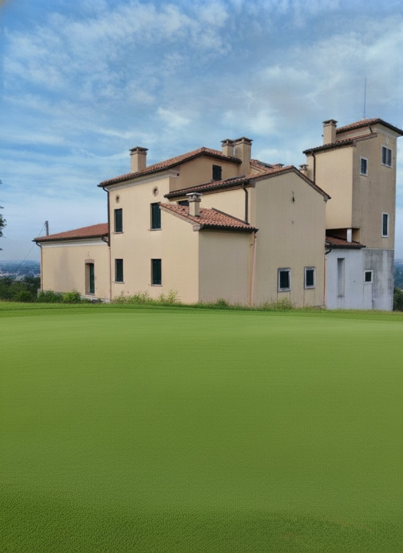 Scopri questo incantevole casale rustico situato nel cuore di Este, una delle città più affascina...