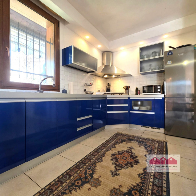 IN ESCLUSIVA A BERTESINA: SPAZIOSA E RECENTE BIFAMILIARE CON AMPIA ZONA LIVING, 3 CAMERE PIÙ STUD...
