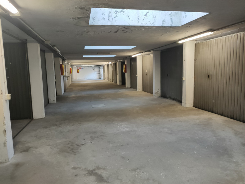Piazzale Santa Croce. Proponiamo in locazione garage singolo di circa 15 mq. E' posto al piano in...