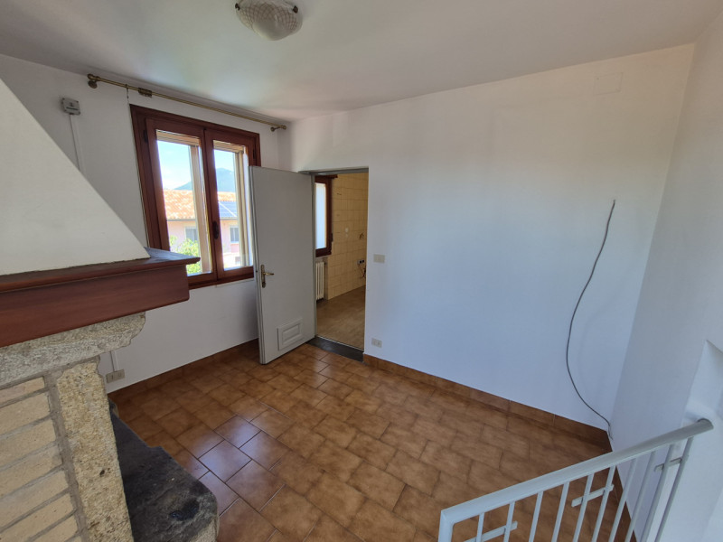 Vo' (PD), Località Vo' di Sotto, Proponiamo in Vendita Ampio Appartamento di circa mq.150 svilupp...