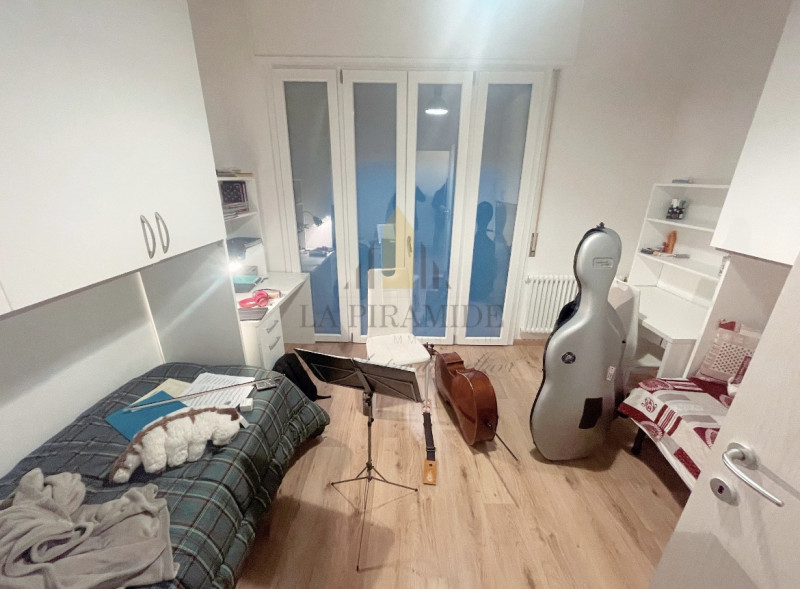 POSTO LETTO SINGOLO IN CAMERA DOPPIA IN APPARTAMENTO - ZONA OSPEDALE MILITARE - PADOVA
Disponibil...