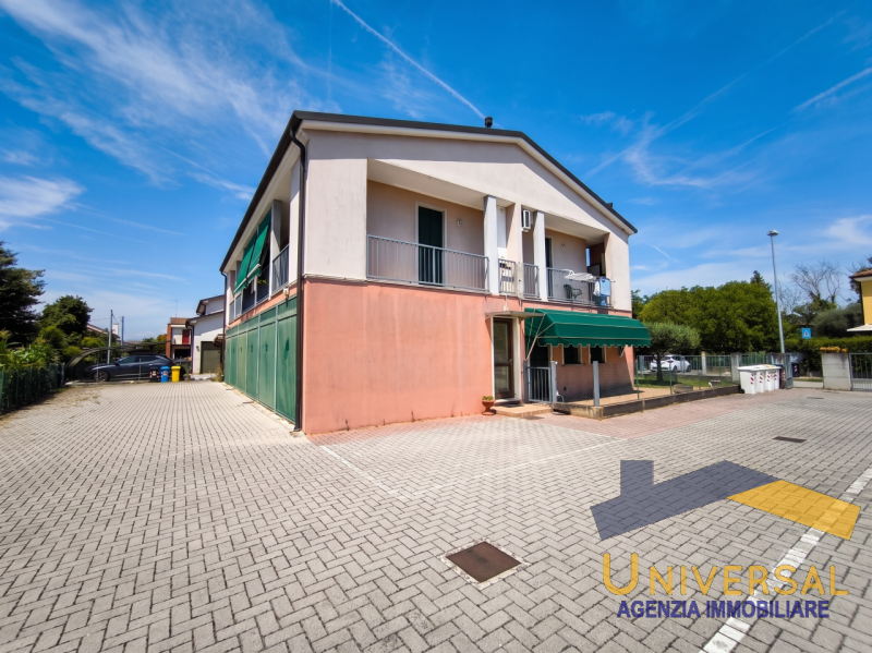 CAMPOSAMPIERO - In zona centrale, comoda a tutti i servizi del paese quali scuole, negozi, ospeda...