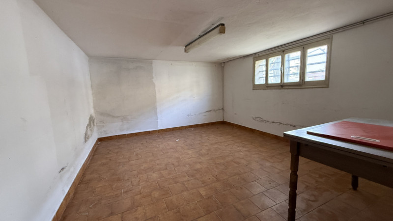 QUARTIERE ARCELLA a due passi dalla stazione e dal centro città, comodissimi tutti i servizi di p...