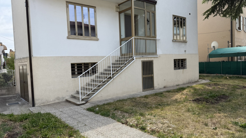 QUARTIERE ARCELLA a due passi dalla stazione e dal centro città, comodissimi tutti i servizi di p...