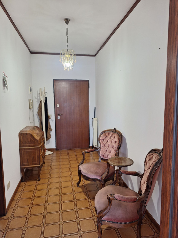 Vicenza-Santa Croce Bigolina: proponiamo in vendita un luminoso appartamento situato al quarto ed...