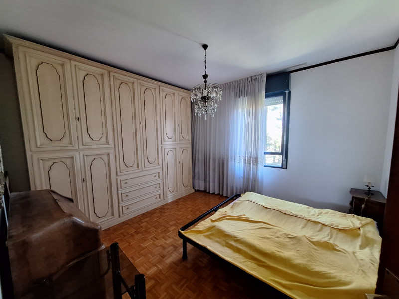Vicenza-Santa Croce Bigolina: proponiamo in vendita un luminoso appartamento situato al quarto ed...