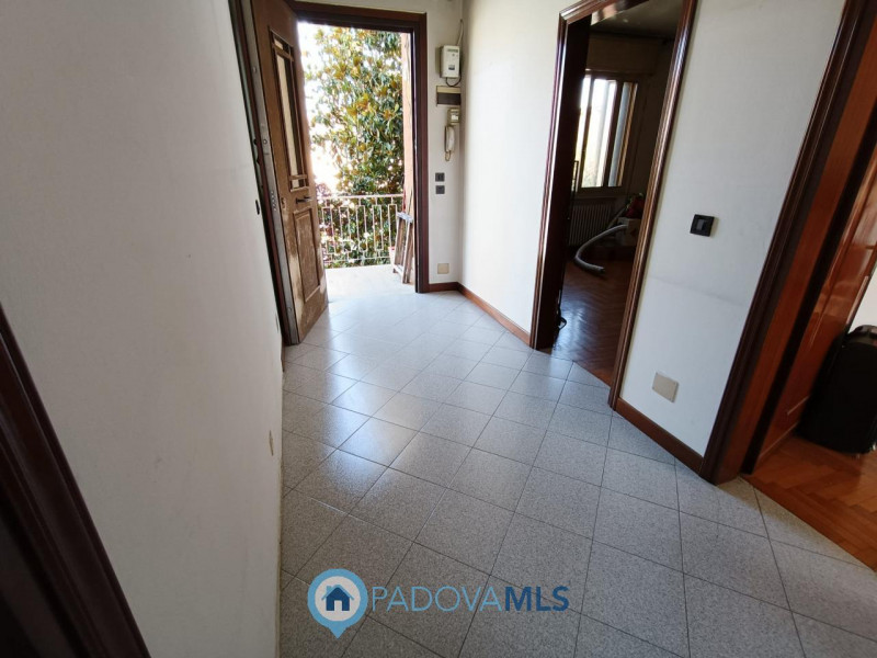 Immobile in esclusiva al Gruppo Padova MLS
Voltabarozzo – Interessante appartamento sviluppato tu...
