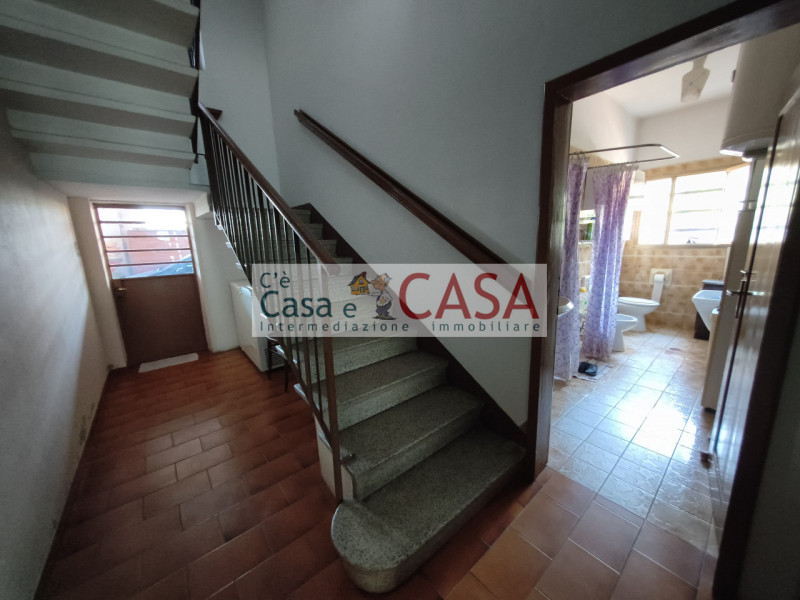 Contesto agreste e tranquillo, l'agenzia C'è Casa e CASA vi intita a prendere visione di una casa...