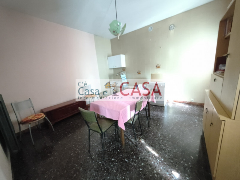 Contesto agreste e tranquillo, l'agenzia C'è Casa e CASA vi intita a prendere visione di una casa...