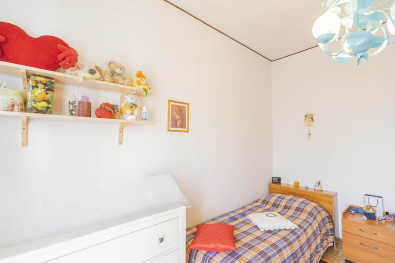 Situata in una zona residenziale tranquilla e immersa nel verde ad Abano Terme nella richiestissi...