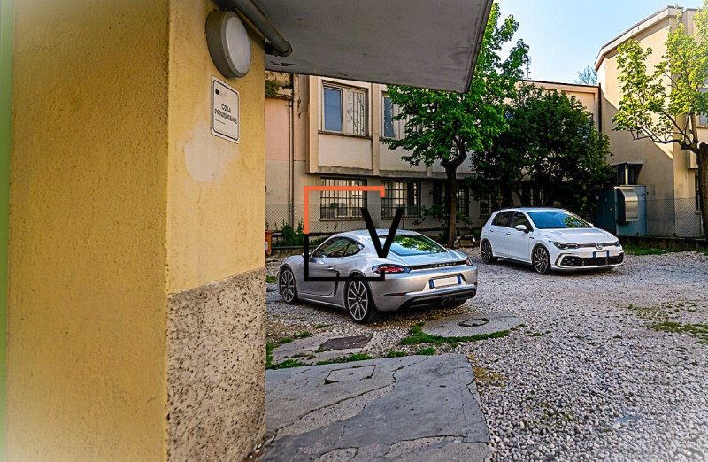 V419 – Proponiamo in vendita esclusivo appartamento in Via Lungosile Antonio Mattei, subito dispo...