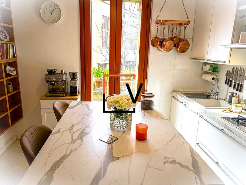 V419 – Proponiamo in vendita esclusivo appartamento in Via Lungosile Antonio Mattei, subito dispo...
