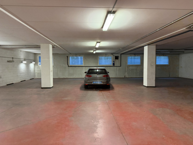 VENDIAMO :
Ufficio al piano terra (MQ.60 - h 2,70) con doppio ingresso corredato di bagno e comun...