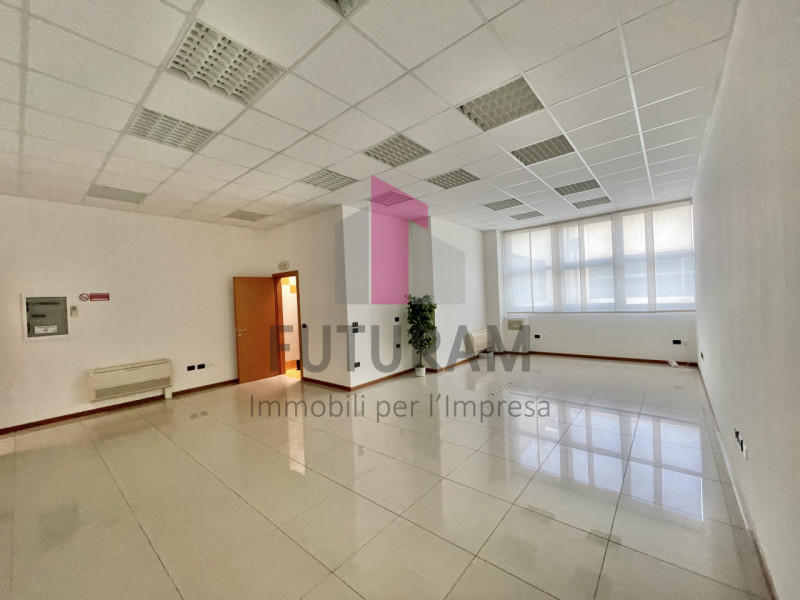 TORRI DI QUARTESOLO - 69FIL - PER INFO  0444/021989 

Proponiamo in VENDITA un ufficio su pregevo...