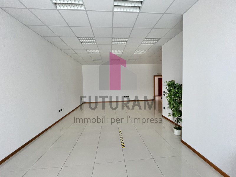 TORRI DI QUARTESOLO - 69FIL - PER INFO  0444/021989 

Proponiamo in VENDITA un ufficio su pregevo...