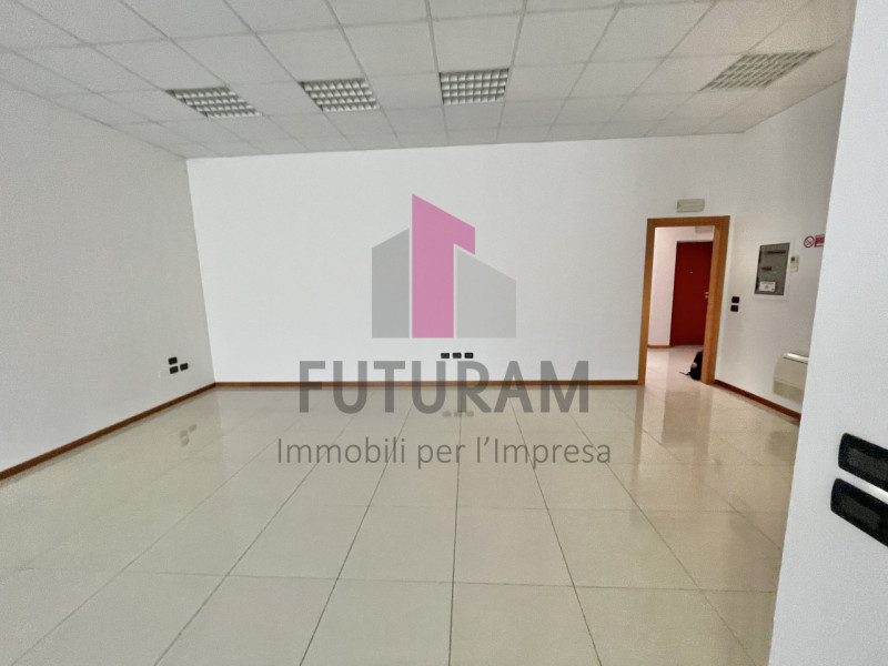 TORRI DI QUARTESOLO - 69FIL - PER INFO  0444/021989 

Proponiamo in VENDITA un ufficio su pregevo...