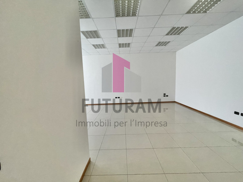 TORRI DI QUARTESOLO - 69FIL - PER INFO  0444/021989 

Proponiamo in VENDITA un ufficio su pregevo...