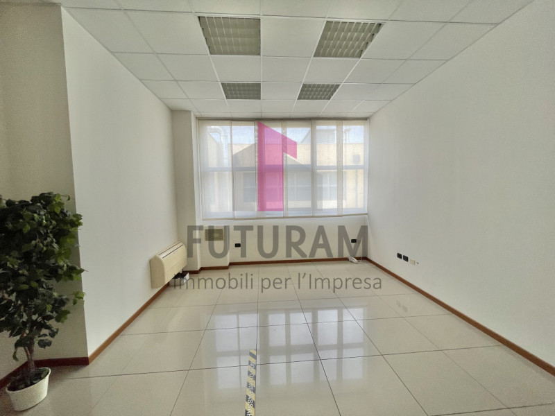 TORRI DI QUARTESOLO - 69FIL - PER INFO  0444/021989 

Proponiamo in VENDITA un ufficio su pregevo...