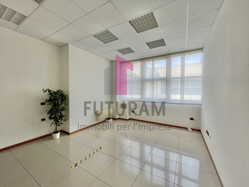 TORRI DI QUARTESOLO - 69FIL - PER INFO  0444/021989 

Proponiamo in VENDITA un ufficio su pregevo...