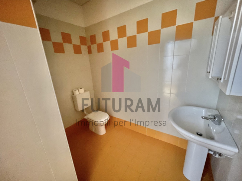 TORRI DI QUARTESOLO - 69FIL - PER INFO  0444/021989 

Proponiamo in VENDITA un ufficio su pregevo...