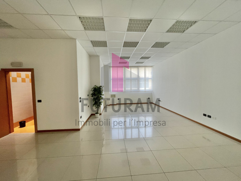 TORRI DI QUARTESOLO - 70FIL - PER INFO 0444/021989

Proponiamo in AFFITTO un ufficio su pregevole...