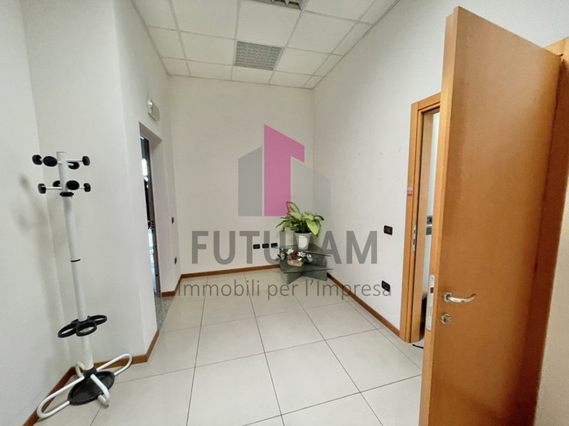 TORRI DI QUARTESOLO - 70FIL - PER INFO 0444/021989

Proponiamo in AFFITTO un ufficio su pregevole...