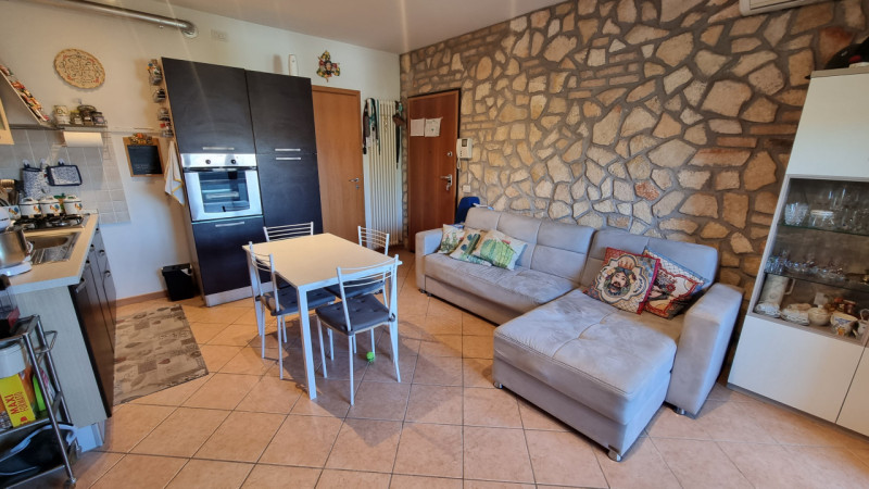 Cervarese Santa Croce Centro, Appartamento bicamere arredato. Palazzina del 2004 ubicata internam...