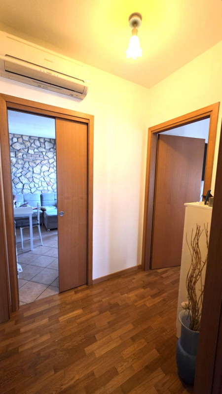 Cervarese Santa Croce Centro, Appartamento bicamere arredato. Palazzina del 2004 ubicata internam...