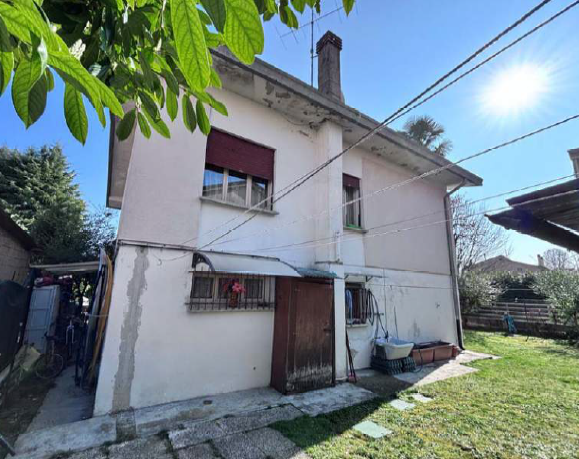 Rif. A.A.227-25

Vendita all'asta - casa unifamiliare su 2 livelli in data 30 settembre 2026

Des...