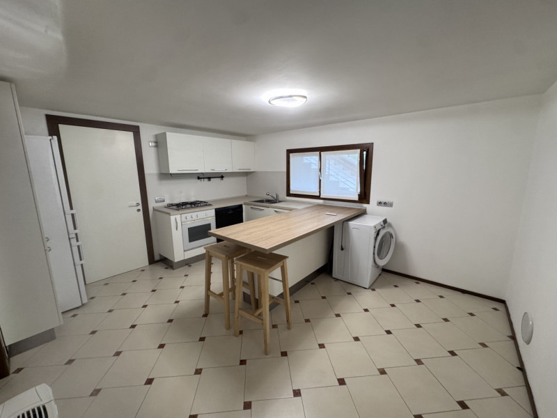 SANTISSIMA TRINITÀ: In quartiere residenziale a 5 minuti dal centro di Padova, comodissimo a tutt...