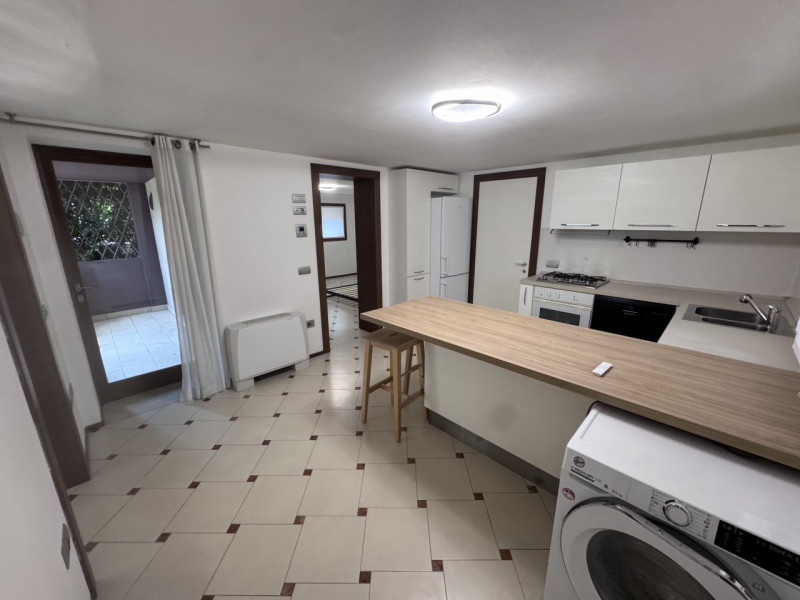 SANTISSIMA TRINITÀ: In quartiere residenziale a 5 minuti dal centro di Padova, comodissimo a tutt...
