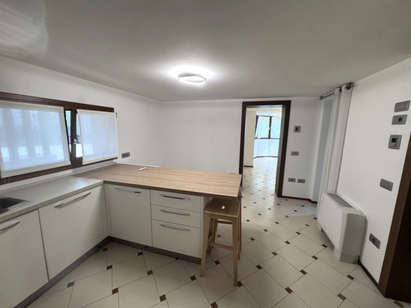 SANTISSIMA TRINITÀ: In quartiere residenziale a 5 minuti dal centro di Padova, comodissimo a tutt...