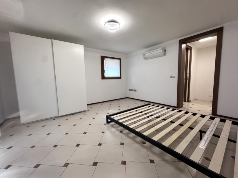 SANTISSIMA TRINITÀ: In quartiere residenziale a 5 minuti dal centro di Padova, comodissimo a tutt...