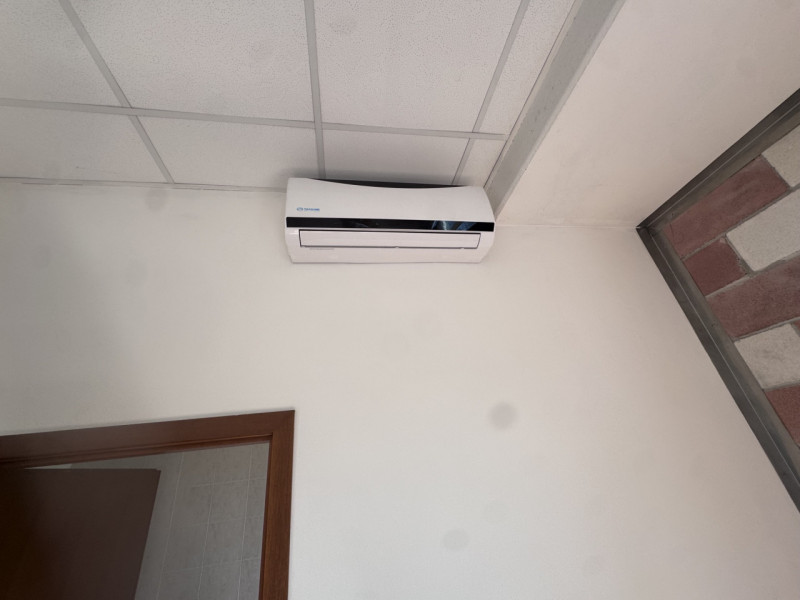 In una zona artigianale di Mestrino e a due passi dalla statale Vicenza-Padova, si propone uffici...