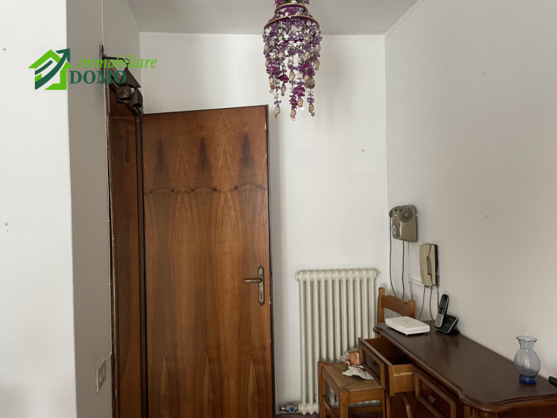 Piovene Centro: Grande Bicamere di 90 mq – Prezzo Economico, Parzialmente da Ristrutturare! Anche...