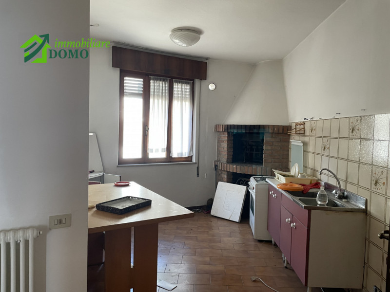 Piovene Rocchette: Bicamere Economico in Centro – Parzialmente da Ristrutturare. Anche con Rent t...
