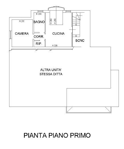 In un contesto di sole cinque unità abitative, proponiamo in vendita un appartamento situato al p...