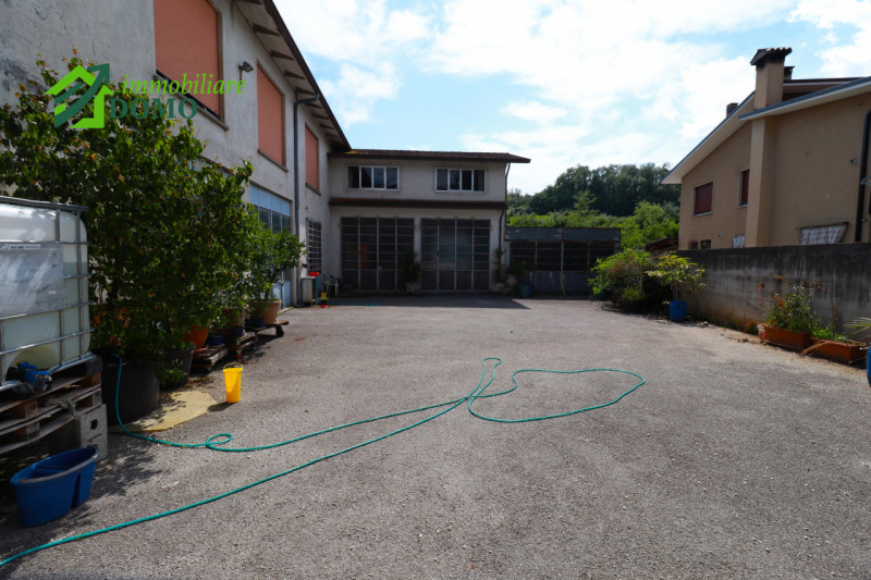 ZUGLIANO: Proponiamo in affitto un elegante APPARTAMENTO PENTALOCALE (tricamere) di ben 135 mq ne...