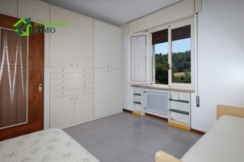 ZUGLIANO: Proponiamo in affitto un elegante APPARTAMENTO PENTALOCALE (tricamere) di ben 135 mq ne...